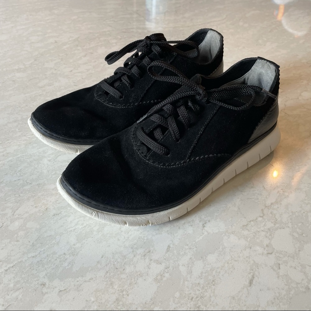 Women’s Vionic Black Taylor Suede Sneaker